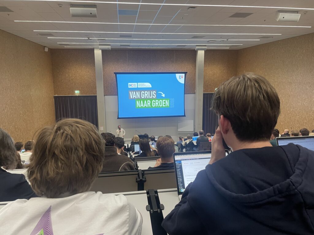 Terugkomdag van evenement van grijs naar groen